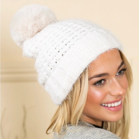 NWT WHITE POM POM HAT - Picture 1 of 2